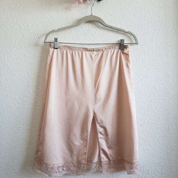 Vintage Behind every Olga there beaty is an Olga Women Slip Skirt Linger… - Picture 1 of 8